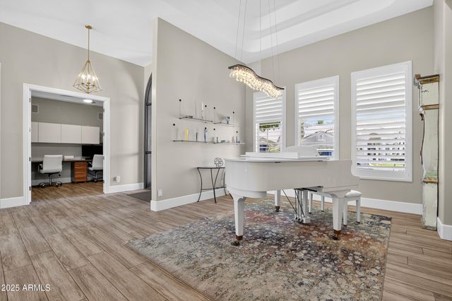 1333 N CLIFFSIDE Drive, Gilbert, AZ 85234