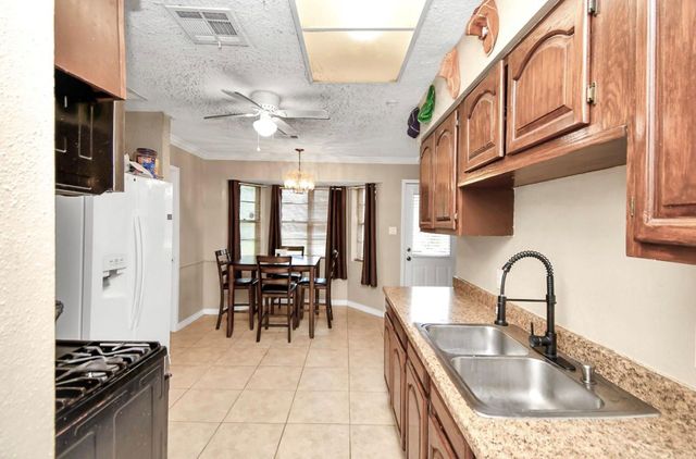 712 Meadowick Drive, Baytown, TX 77521