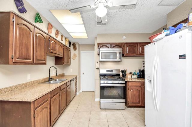 712 Meadowick Drive, Baytown, TX 77521