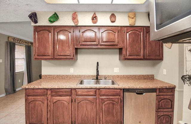 712 Meadowick Drive, Baytown, TX 77521