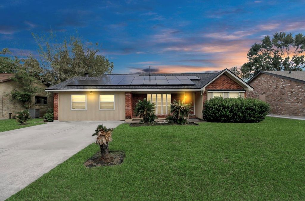 712 Meadowick Drive, Baytown, TX 77521