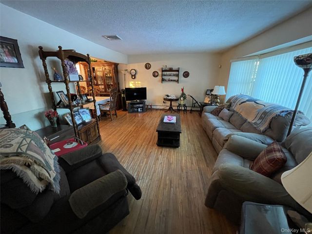 1286 America Avenue, West Babylon, NY 11704