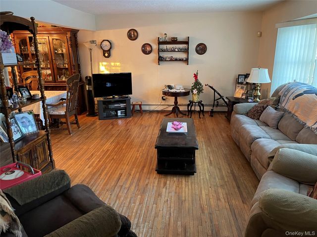 1286 America Avenue, West Babylon, NY 11704