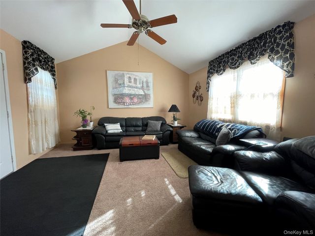 1286 America Avenue, West Babylon, NY 11704