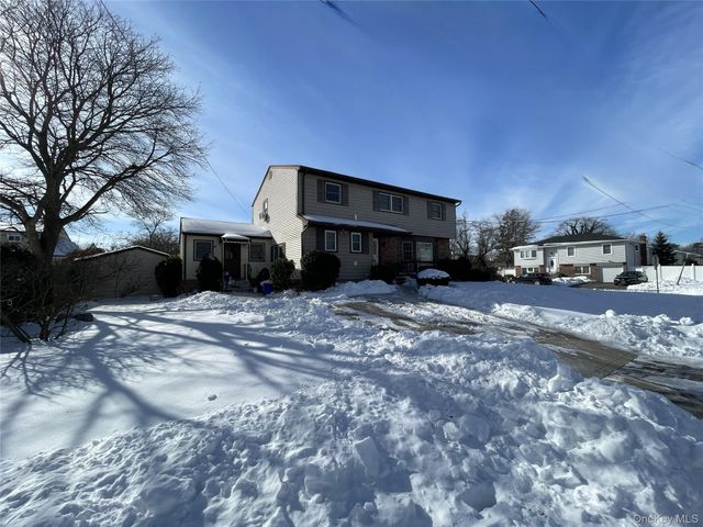 1286 America Avenue, West Babylon, NY 11704