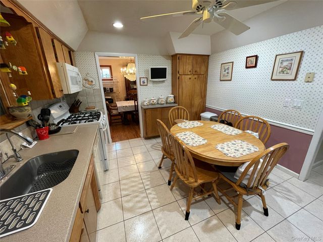 1286 America Avenue, West Babylon, NY 11704