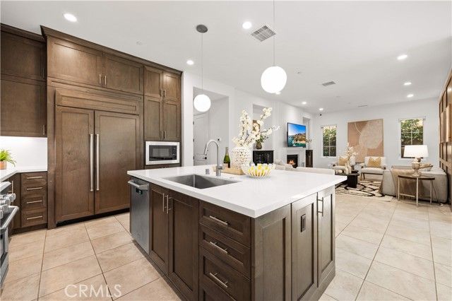 65 Glacier, Irvine, CA 92602