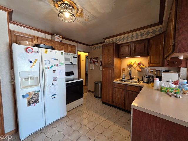 23400 Deziel Street, Saint Clair Shores, MI 48082