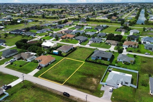 2428 NE 7th PL, Cape Coral, FL 33909