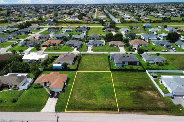 2428 NE 7th PL, Cape Coral, FL 33909