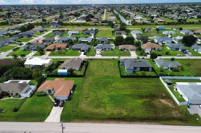 2428 NE 7th PL, Cape Coral, FL 33909