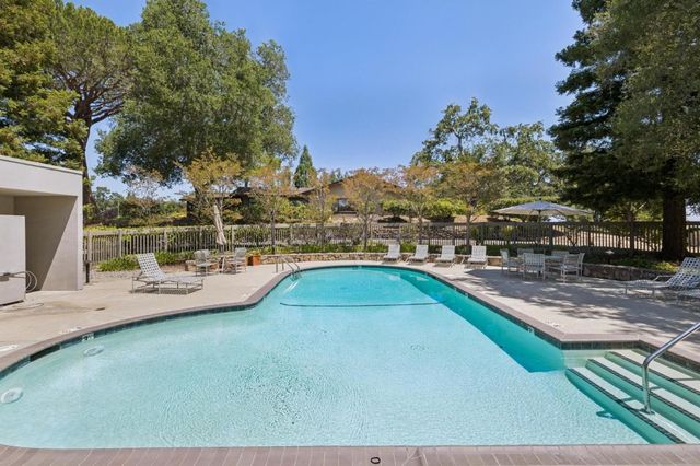 28 Mansion Court 727, Menlo Park, CA 94025