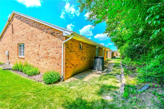 6700 Willow Creek Drive, Huber Heights, OH 45424