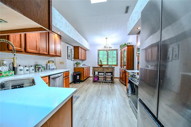 6700 Willow Creek Drive, Huber Heights, OH 45424