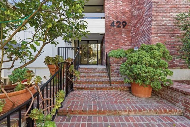 429 N Oakhurst Drive 301, Beverly Hills, CA 90210