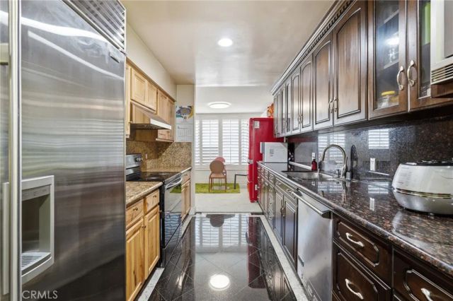 429 N Oakhurst Drive 301, Beverly Hills, CA 90210