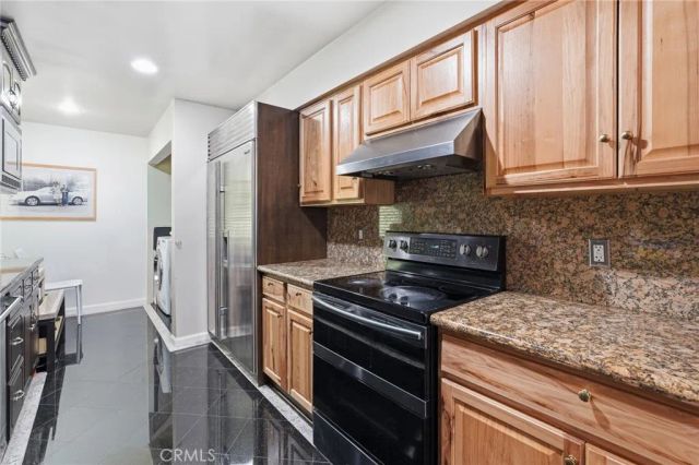 429 N Oakhurst Drive 301, Beverly Hills, CA 90210