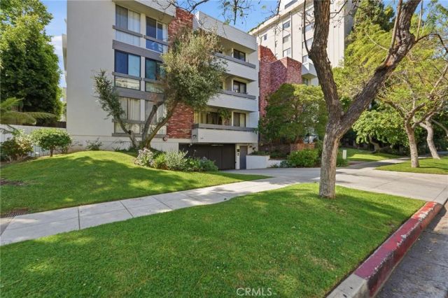 429 N Oakhurst Drive 301, Beverly Hills, CA 90210