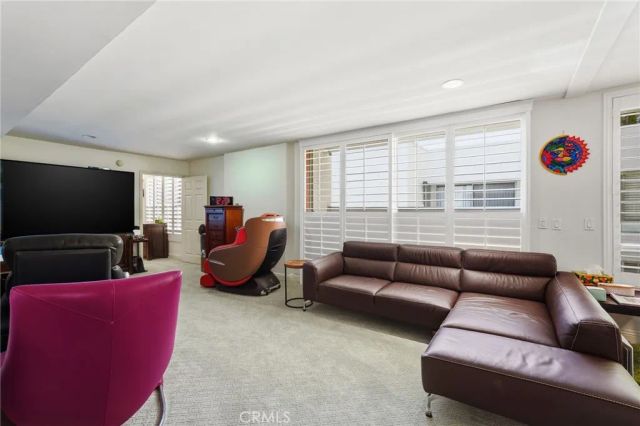 429 N Oakhurst Drive 301, Beverly Hills, CA 90210