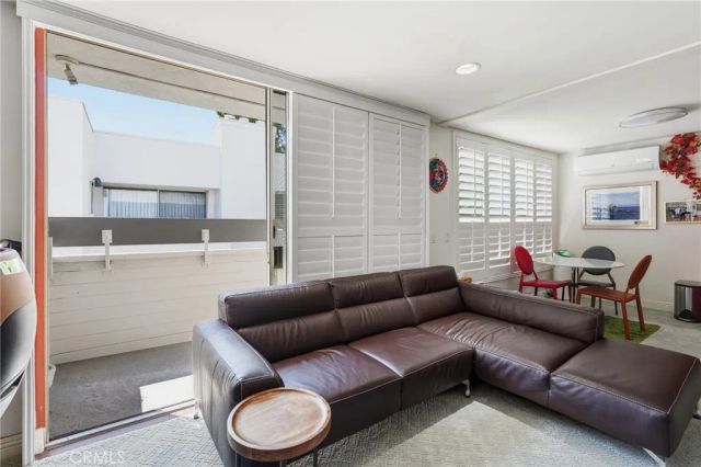 429 N Oakhurst Drive 301, Beverly Hills, CA 90210