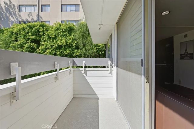 429 N Oakhurst Drive 301, Beverly Hills, CA 90210