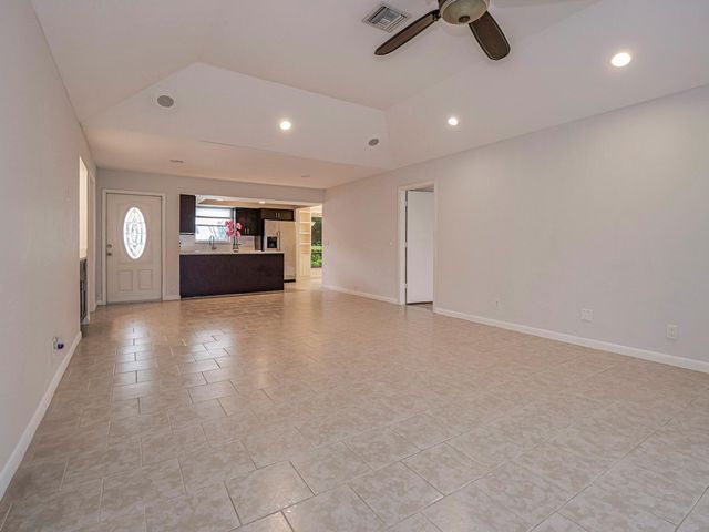13867 Eastpointe Way, Palm Beach Gardens, FL 33418