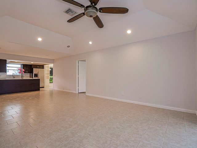 13867 Eastpointe Way, Palm Beach Gardens, FL 33418