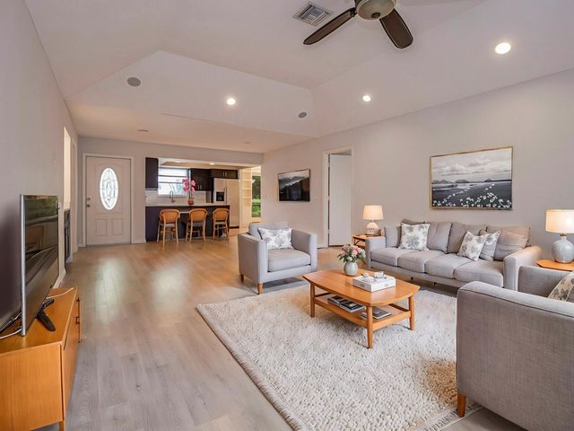 13867 Eastpointe Way, Palm Beach Gardens, FL 33418