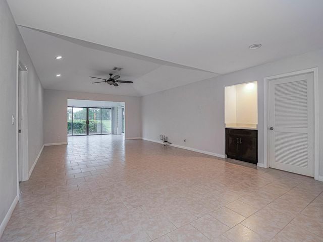13867 Eastpointe Way, Palm Beach Gardens, FL 33418
