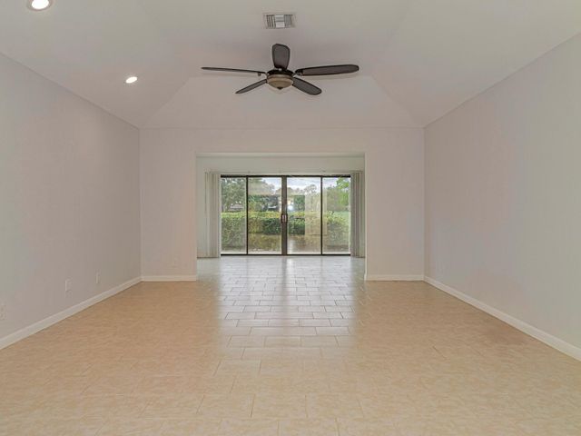 13867 Eastpointe Way, Palm Beach Gardens, FL 33418