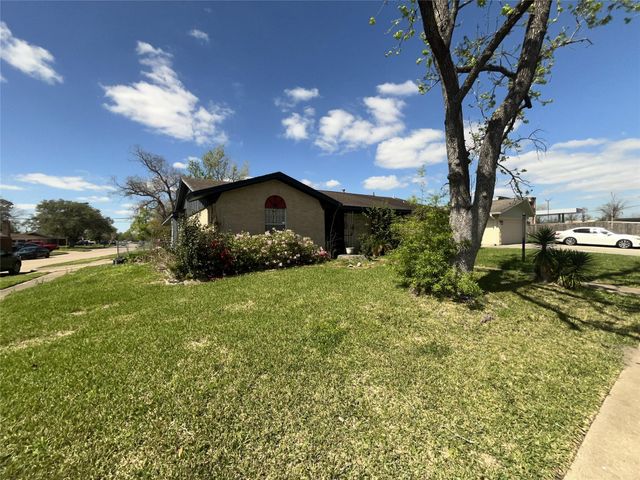 8103 Royalwood Drive, Houston, TX 77049