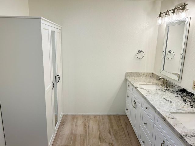 2601 E Cinnabar Avenue, Phoenix, AZ 85028