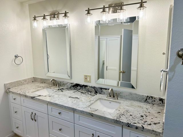 2601 E Cinnabar Avenue, Phoenix, AZ 85028