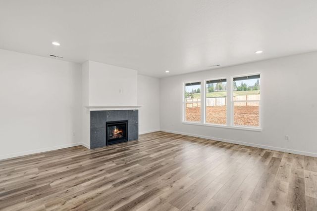 1159 Pumpkin Ridge Drive 323, Eagle Point, OR 97524