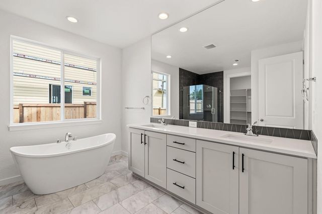 1159 Pumpkin Ridge Drive 323, Eagle Point, OR 97524