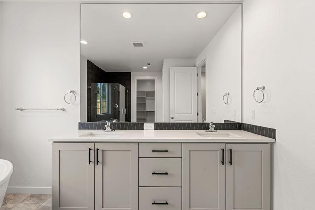 1159 Pumpkin Ridge Drive 323, Eagle Point, OR 97524