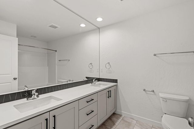 1159 Pumpkin Ridge Drive 323, Eagle Point, OR 97524