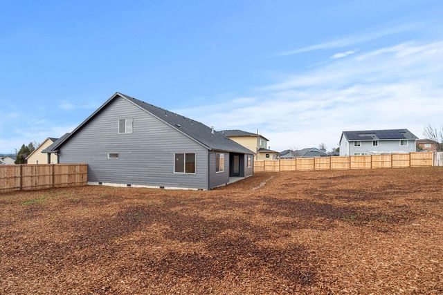 1159 Pumpkin Ridge Drive 323, Eagle Point, OR 97524