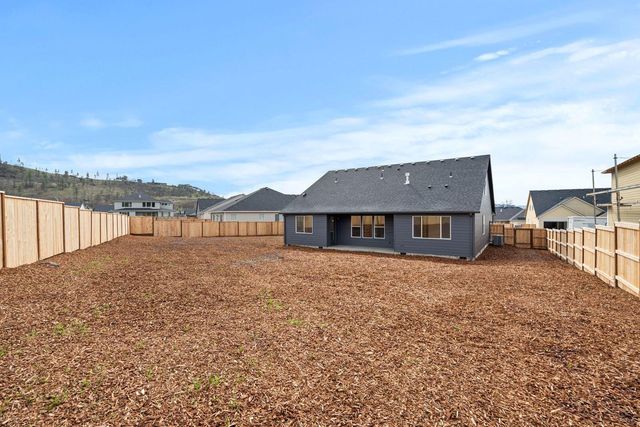 1159 Pumpkin Ridge Drive 323, Eagle Point, OR 97524