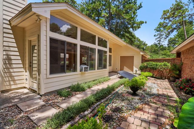 26 Cedar Chase Place, The Woodlands, TX 77381