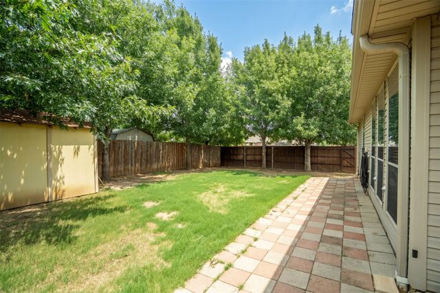 3200 Stonecrop Trail, Denton, TX 76226