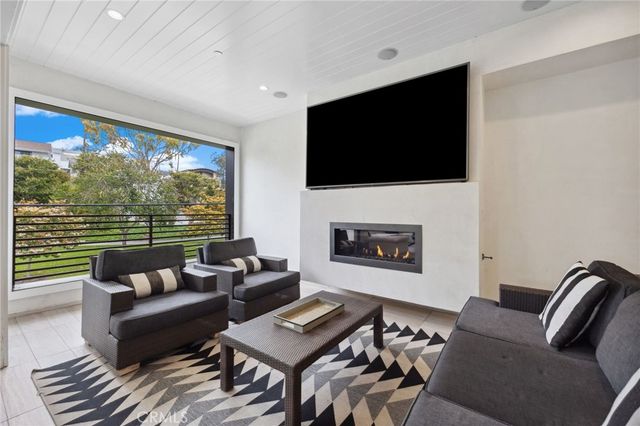 2801 Bayside Drive, Corona Del Mar, CA 92625