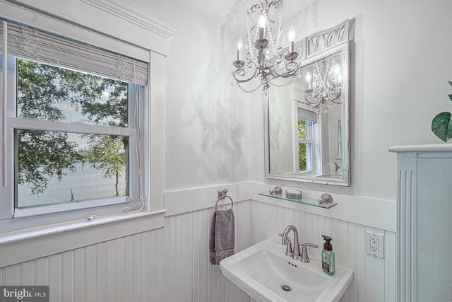 614 CORNWALLIS AVE, Locust Grove, VA 22508