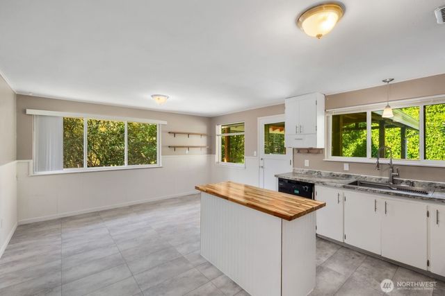 8415 Mt Tacoma Drive SW, Lakewood, WA 98498