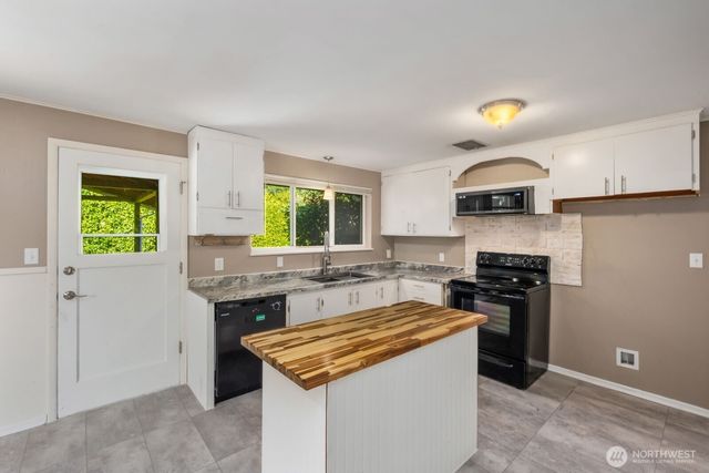 8415 Mt Tacoma Drive SW, Lakewood, WA 98498