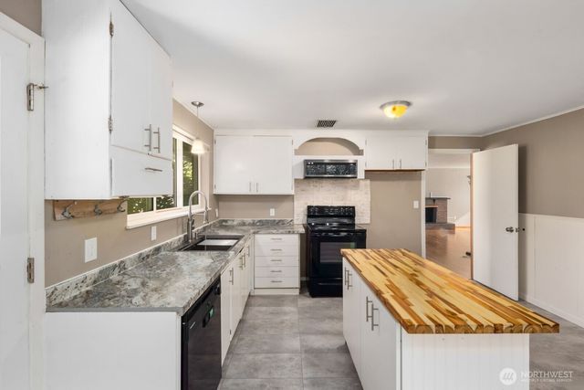 8415 Mt Tacoma Drive SW, Lakewood, WA 98498