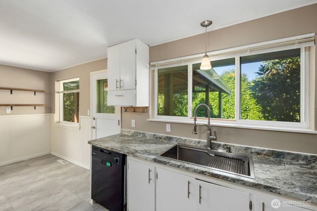 8415 Mt Tacoma Drive SW, Lakewood, WA 98498