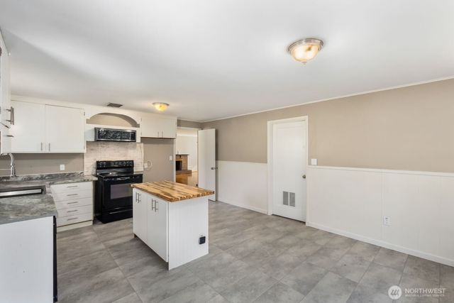 8415 Mt Tacoma Drive SW, Lakewood, WA 98498