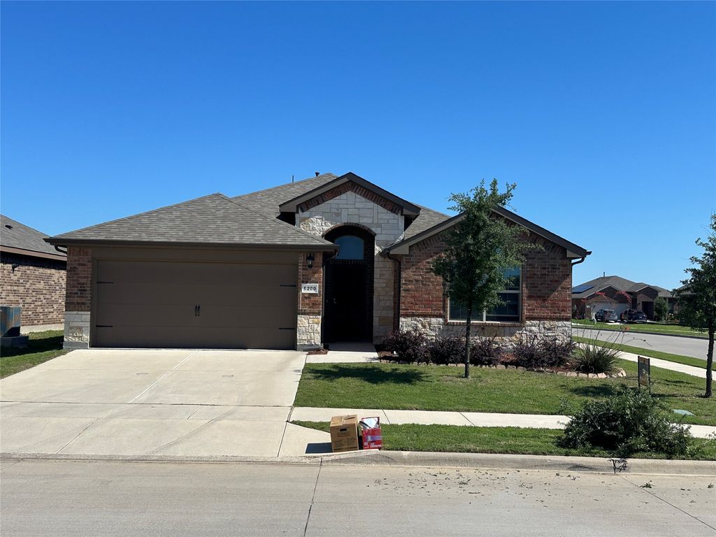 6200 Blacksmith Avenue, Fort Worth, TX 76179