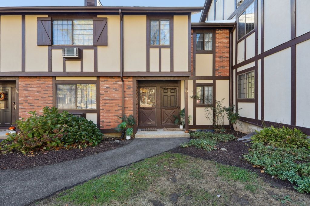 20 Andover Court 20, Brookfield, CT 06804